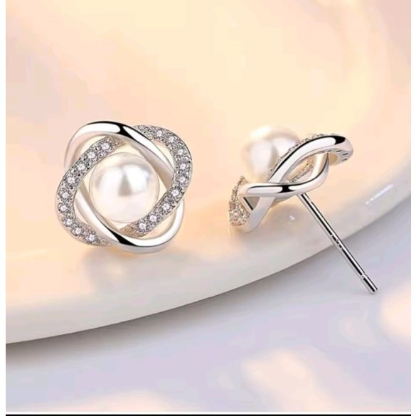 Обеци цвете с перла