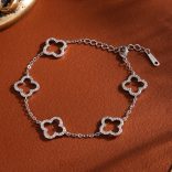 Дамска гривна с детелини и кристали от медицинска стомана | Kristin Shop