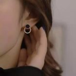 Елегантни обеци с кристали в златисто код 357