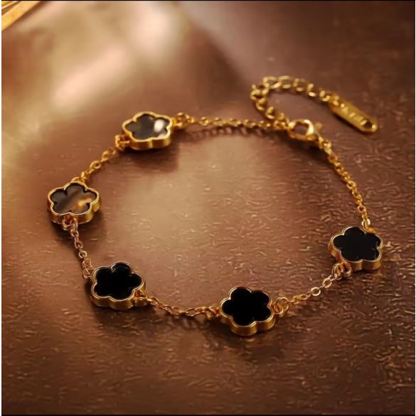 Гривна с детелина в черно 