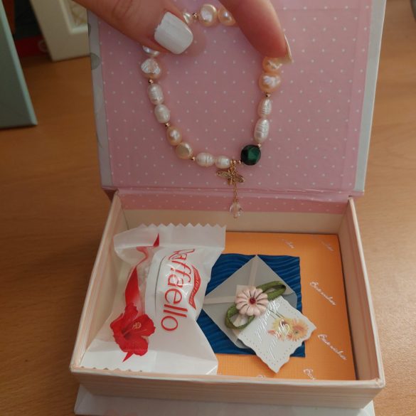 Jewelry Box с гривна от перлички